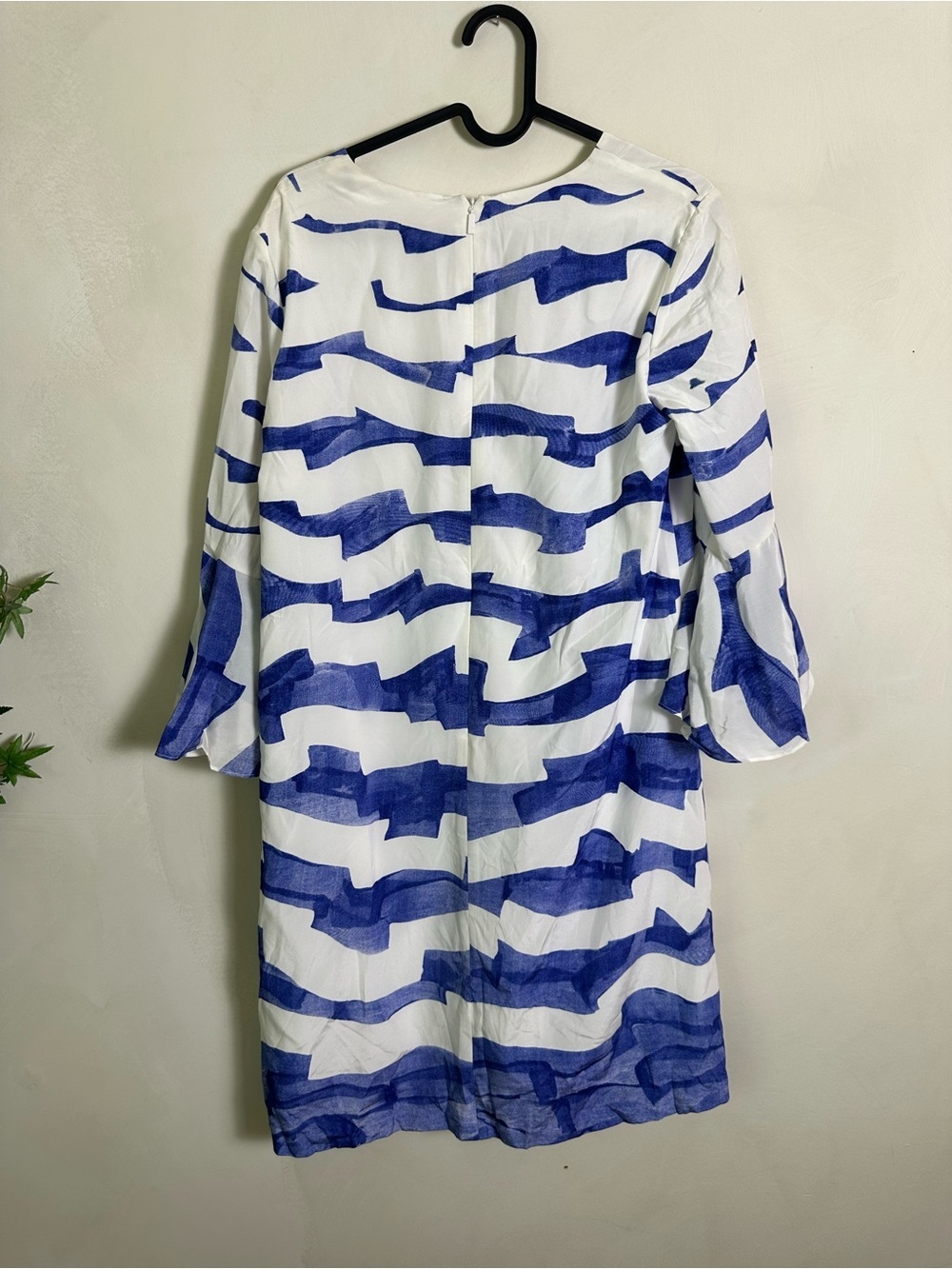 Lafayette 148 New York White Dress with Blue Wave Print Silk *flaw - Picture 2 of 8